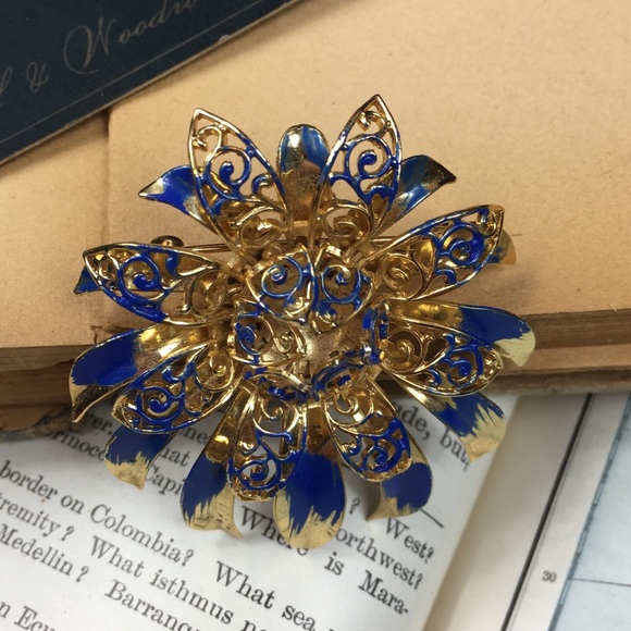 Vintage Gold Tone Filigree & Blue Enamel Set - Picture 4 of 8
